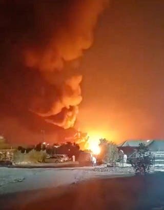 Dim se diže od eksplozije u smjeru zračne baze Ali Al Salem, usred američko-izraelskog sukoba s Iranom, u Al Jahri 27. ožujka.